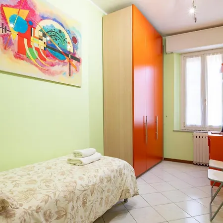 Guesthost - Station Colorful With Balcony X5 Διαμέρισμα
