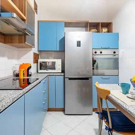 Station Colorful With Balcony X5 Apartman Parma