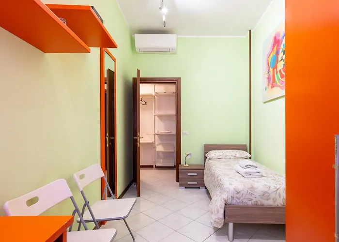 Guesthost - Station Colorful With Balcony X5 Apartment *