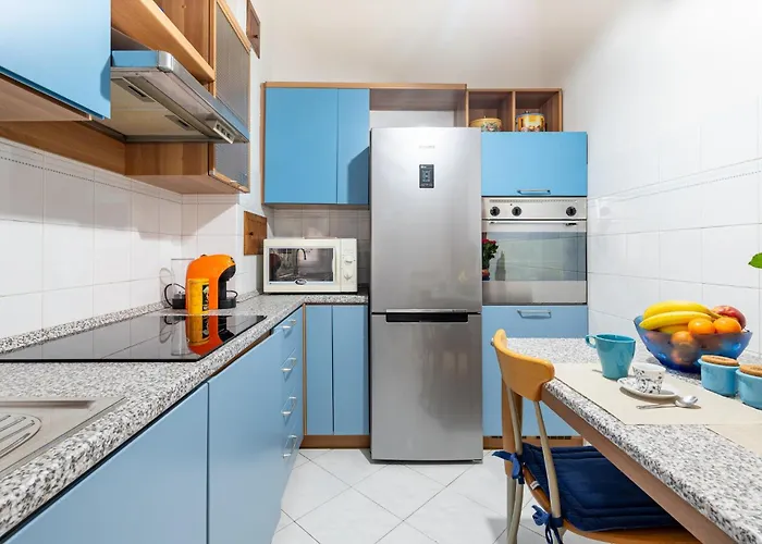 Guesthost - Station Colorful With Balcony X5 Apartment Parma