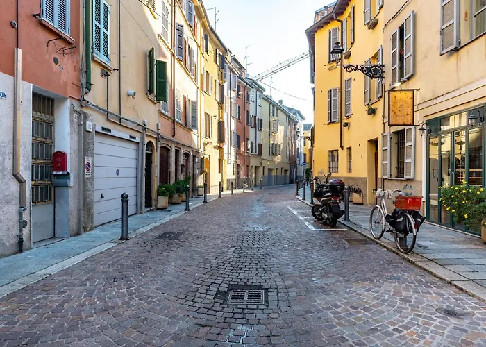 Guesthost - Station Colorful With Balcony X5 * Parma