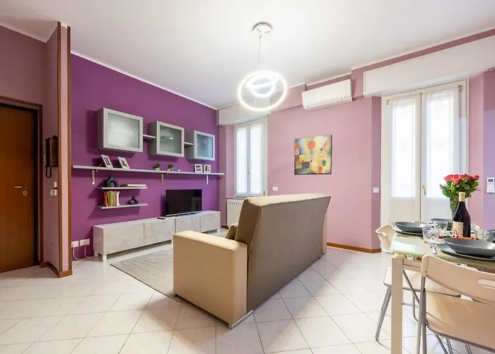 Guesthost - Station Colorful With Balcony X5 Apartment *