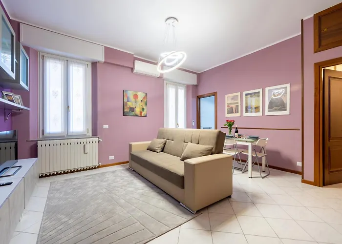 Guesthost - Station Colorful With Balcony X5 Apartment Parma