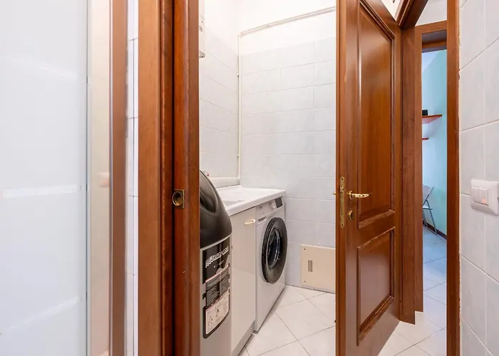 Guesthost - Station Colorful With Balcony X5 Apartment