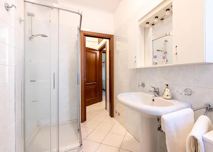 Guesthost - Station Colorful With Balcony X5 * Parma