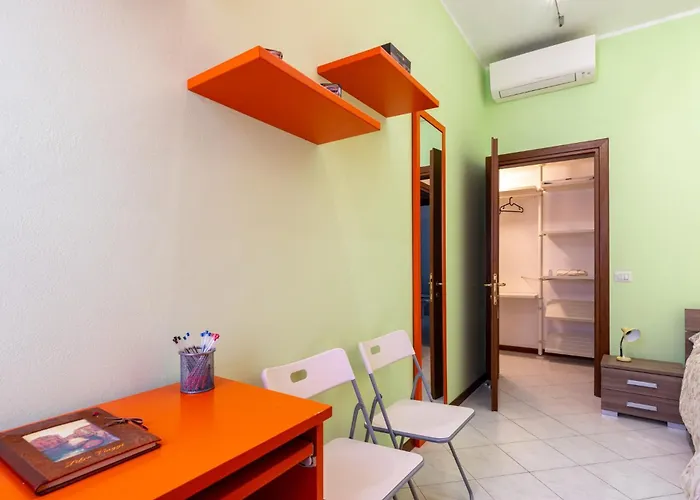 Guesthost - Station Colorful With Balcony X5 Apartment Parma