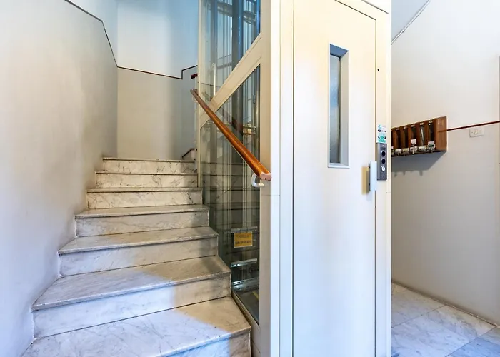 Guesthost - Station Colorful With Balcony X5 Apartment *