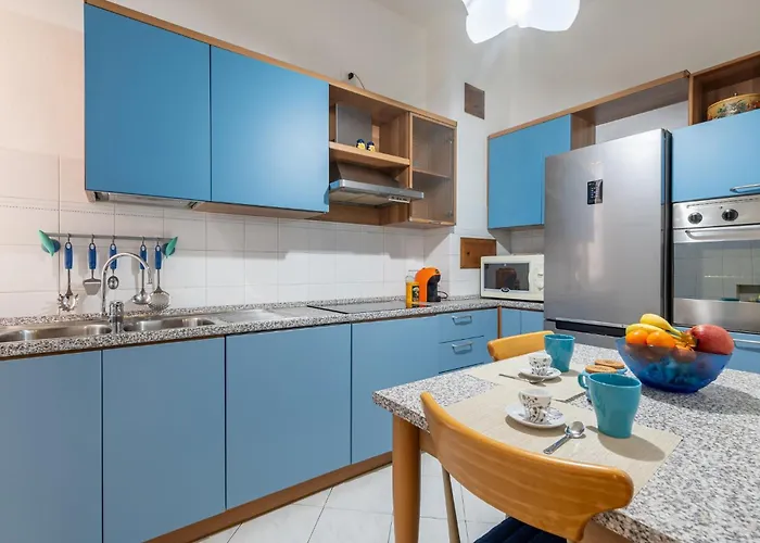 Guesthost - Station Colorful With Balcony X5 Apartment Parma