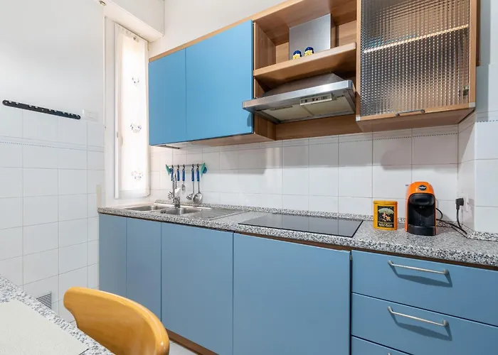 Guesthost - Station Colorful With Balcony X5 Parma